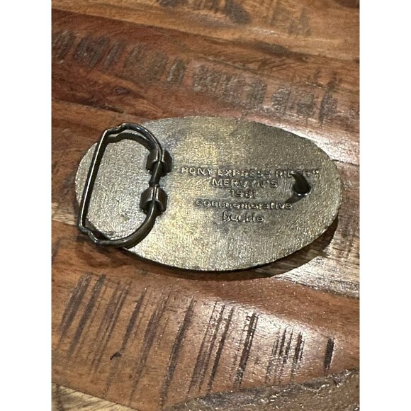 Vintage Pony Express Rider Belt Buckle Mervyns Commemorative 1981 - Picture 2 of 2